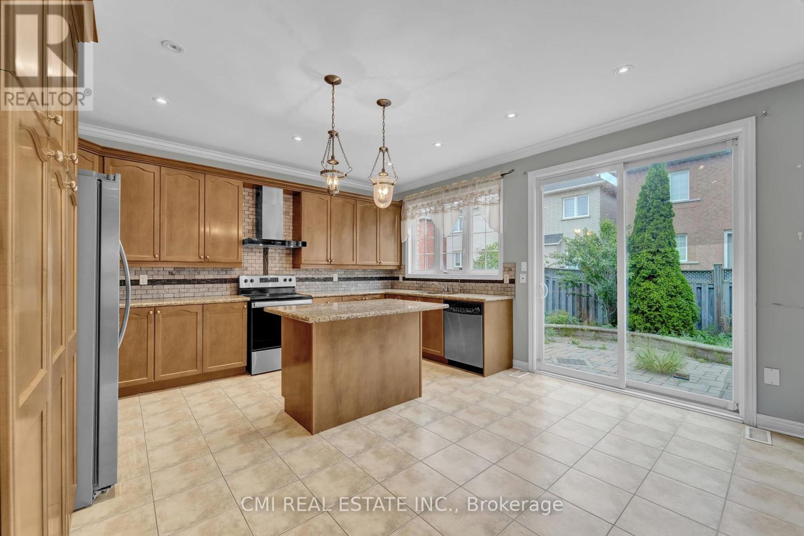 32 Hislop Drive, Markham, Ontario  L6B 0C6 - Photo 15 - N12411976