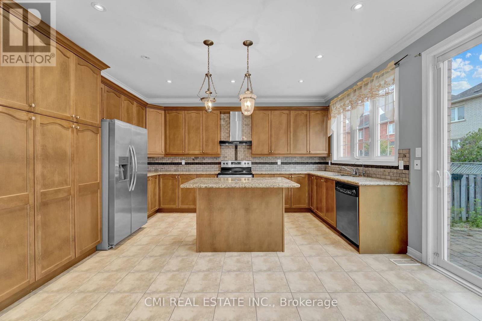 32 Hislop Drive, Markham, Ontario  L6B 0C6 - Photo 16 - N12411976