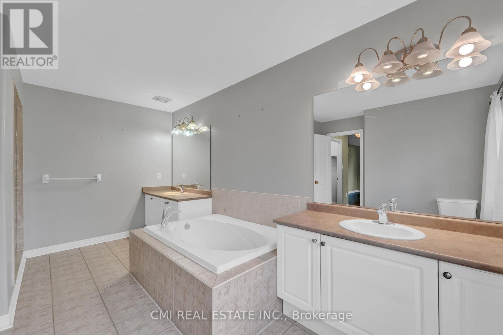 32 Hislop Drive, Markham, Ontario  L6B 0C6 - Photo 36 - N12411976