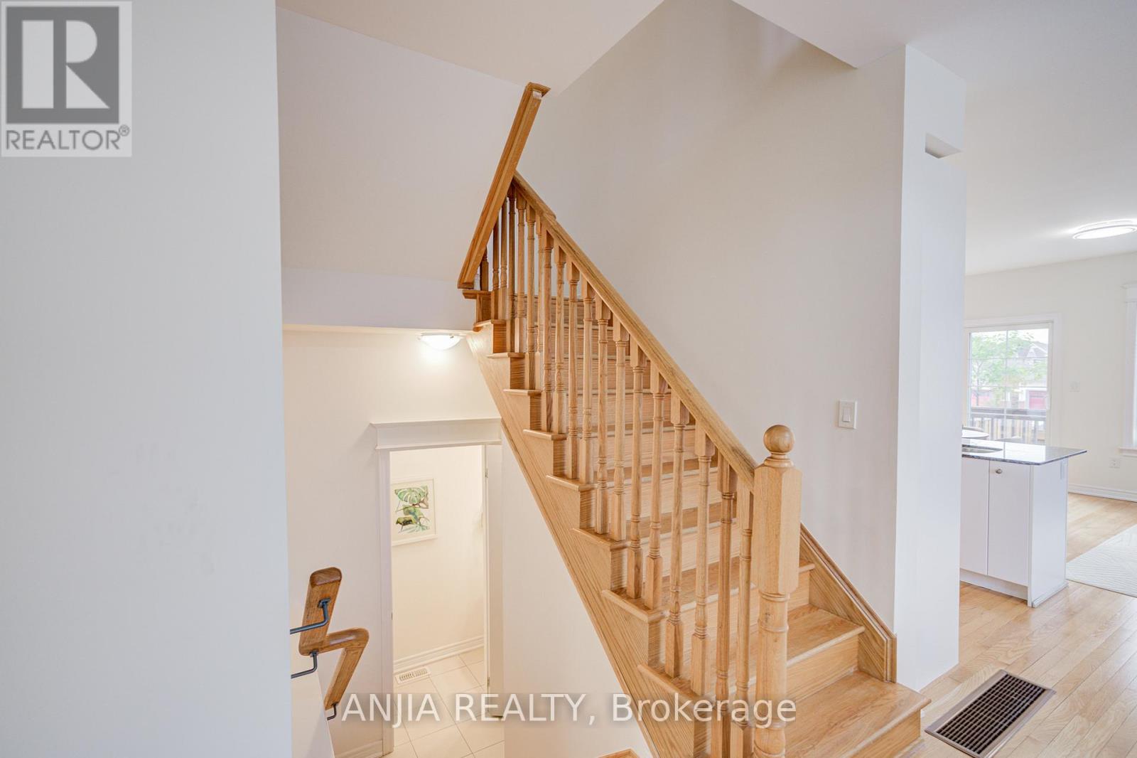 1 Bellflower Lane, Richmond Hill (Oak Ridges Lake Wilcox), Ontario  L4E 1E7 - Photo 11 - N12411983