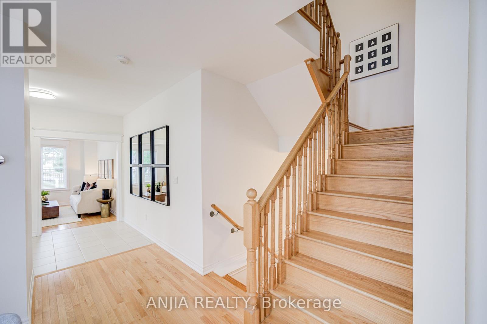 1 Bellflower Lane, Richmond Hill (Oak Ridges Lake Wilcox), Ontario  L4E 1E7 - Photo 14 - N12411983