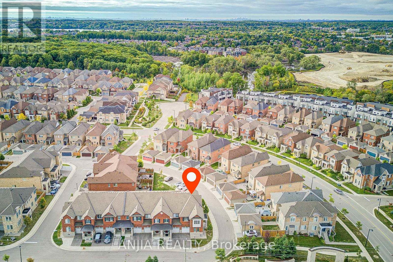 1 Bellflower Lane, Richmond Hill (Oak Ridges Lake Wilcox), Ontario  L4E 1E7 - Photo 5 - N12411983