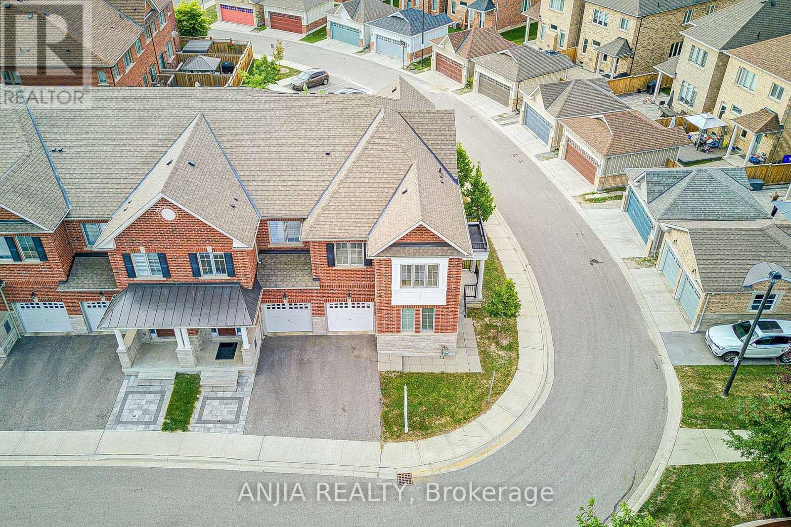 1 Bellflower Lane, Richmond Hill (Oak Ridges Lake Wilcox), Ontario  L4E 1E7 - Photo 7 - N12411983