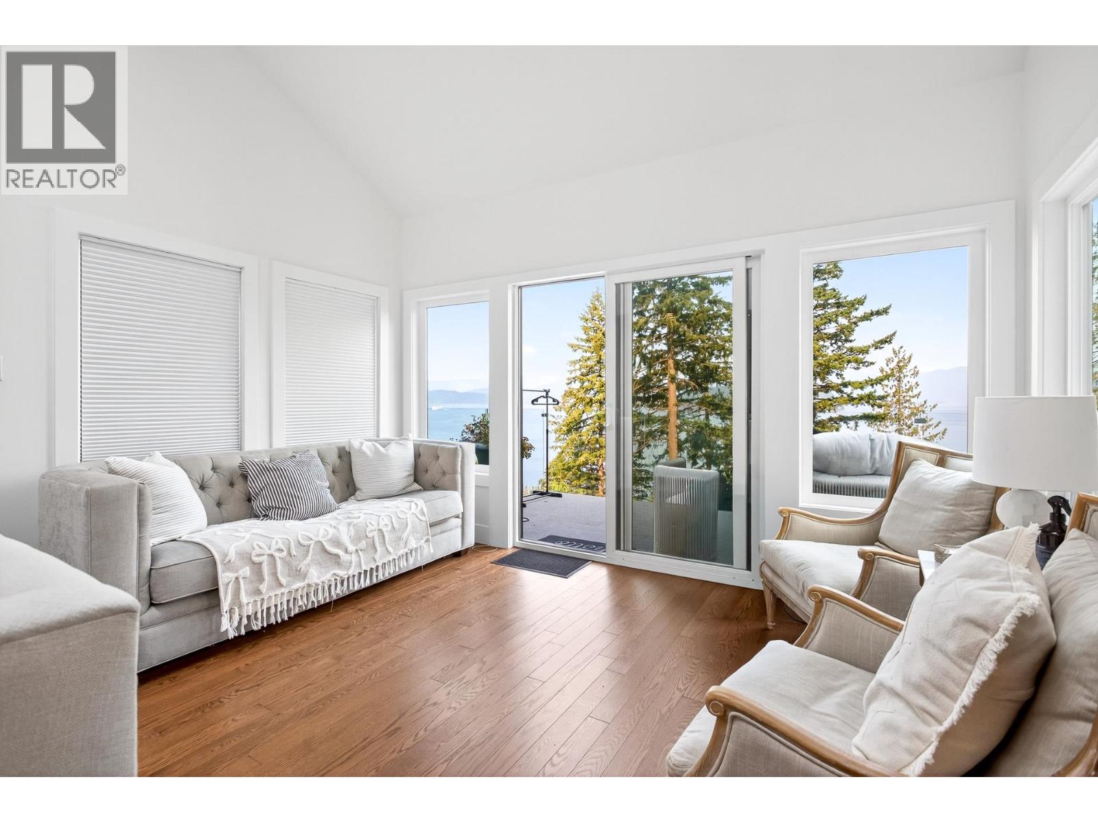 8598 Bedora Place, West Vancouver, British Columbia  V7W 2W4 - Photo 3 - R3049521