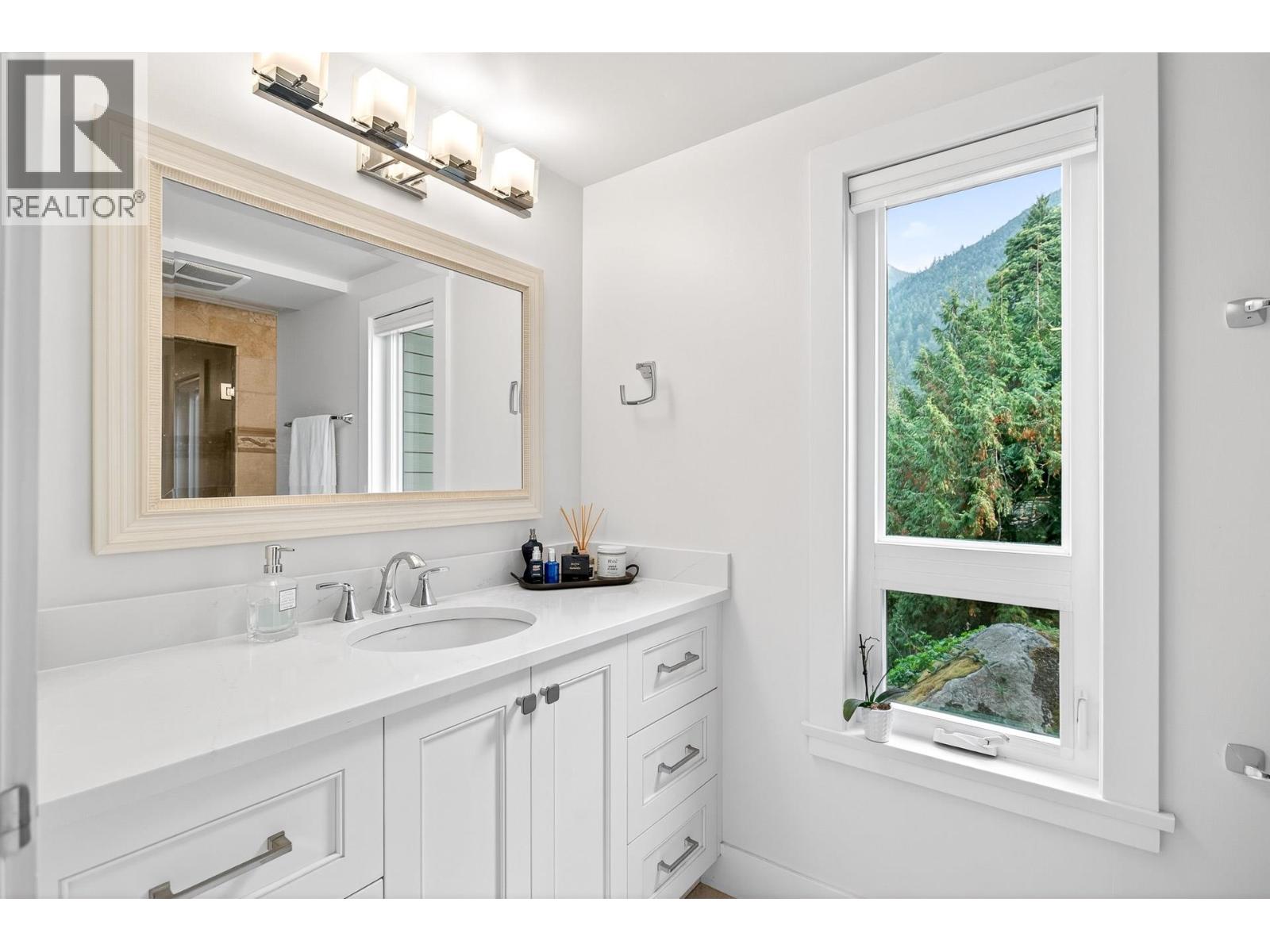 8598 Bedora Place, West Vancouver, British Columbia  V7W 2W4 - Photo 9 - R3049521