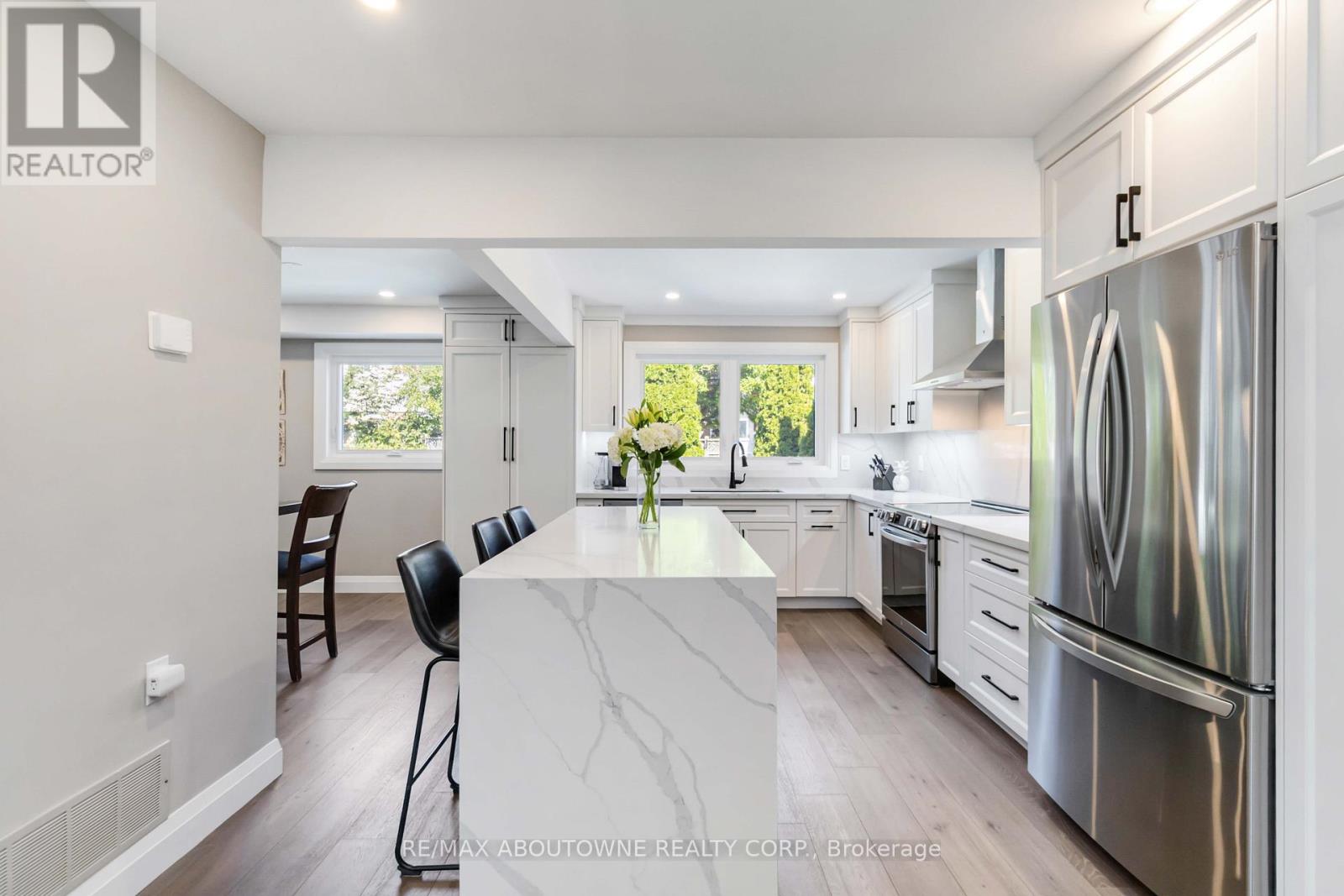 2485 Woburn Crescent, Oakville, Ontario  L6L 5E8 - Photo 14 - W12411865