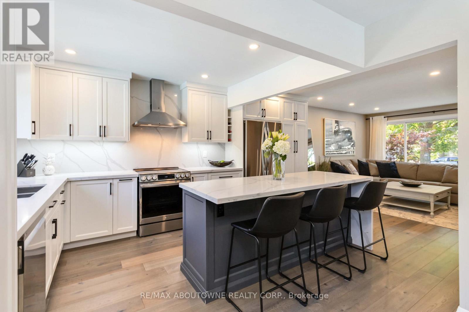 2485 Woburn Crescent, Oakville, Ontario  L6L 5E8 - Photo 15 - W12411865