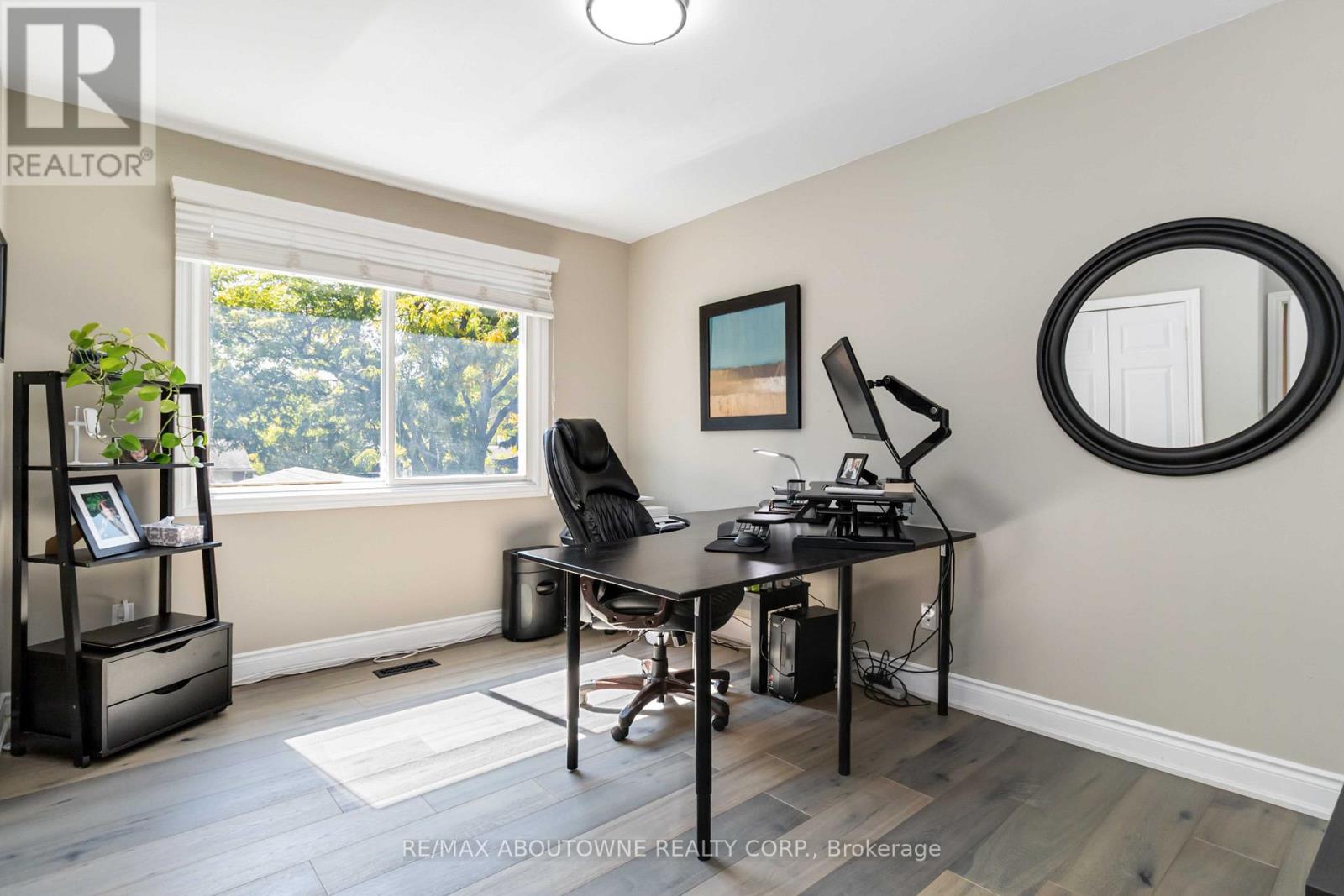 2485 Woburn Crescent, Oakville, Ontario  L6L 5E8 - Photo 18 - W12411865