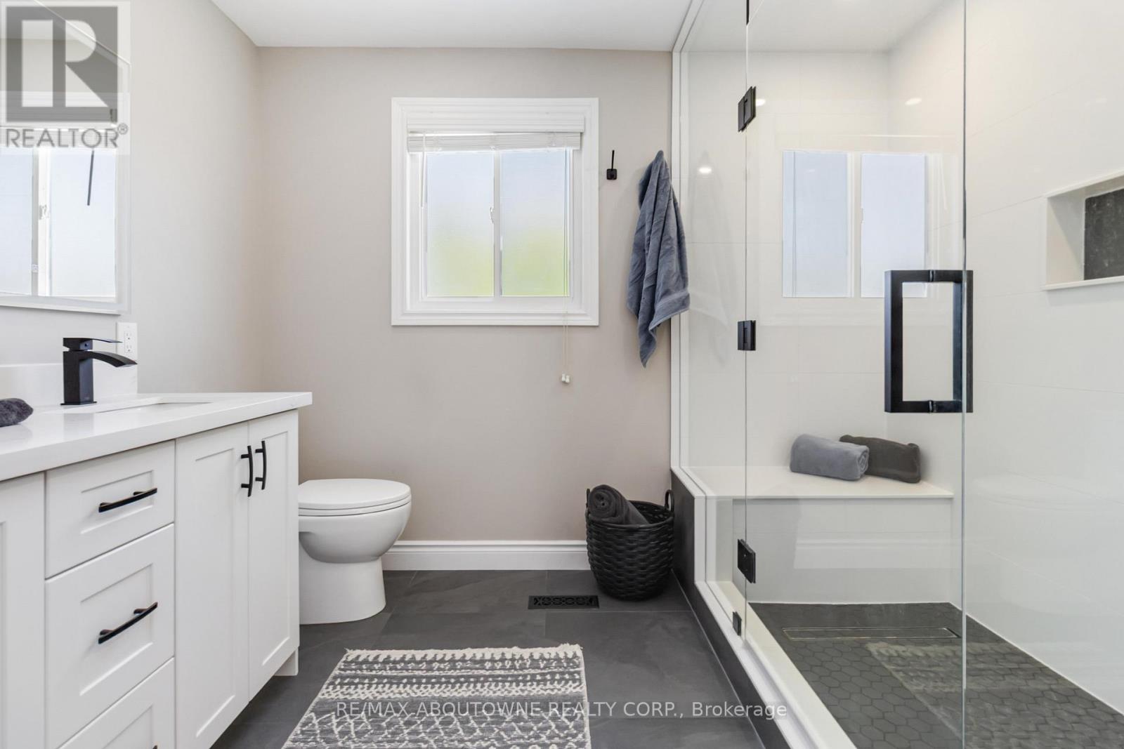 2485 Woburn Crescent, Oakville, Ontario  L6L 5E8 - Photo 21 - W12411865