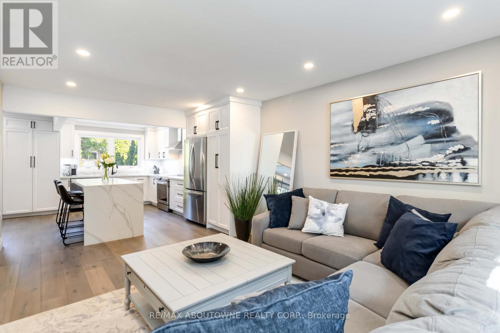 2485 Woburn Crescent, Oakville, Ontario  L6L 5E8 - Photo 6 - W12411865