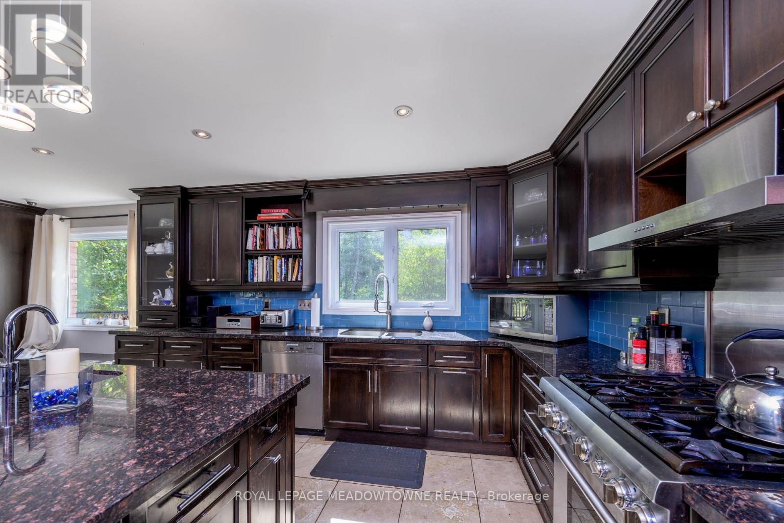 1 Cassidy Lane, Caledon, Ontario  L7C 1P5 - Photo 10 - W12411877