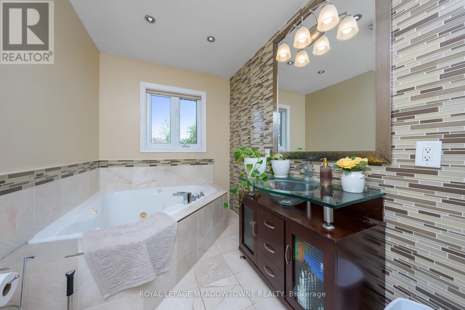 1 Cassidy Lane, Caledon, Ontario  L7C 1P5 - Photo 25 - W12411877