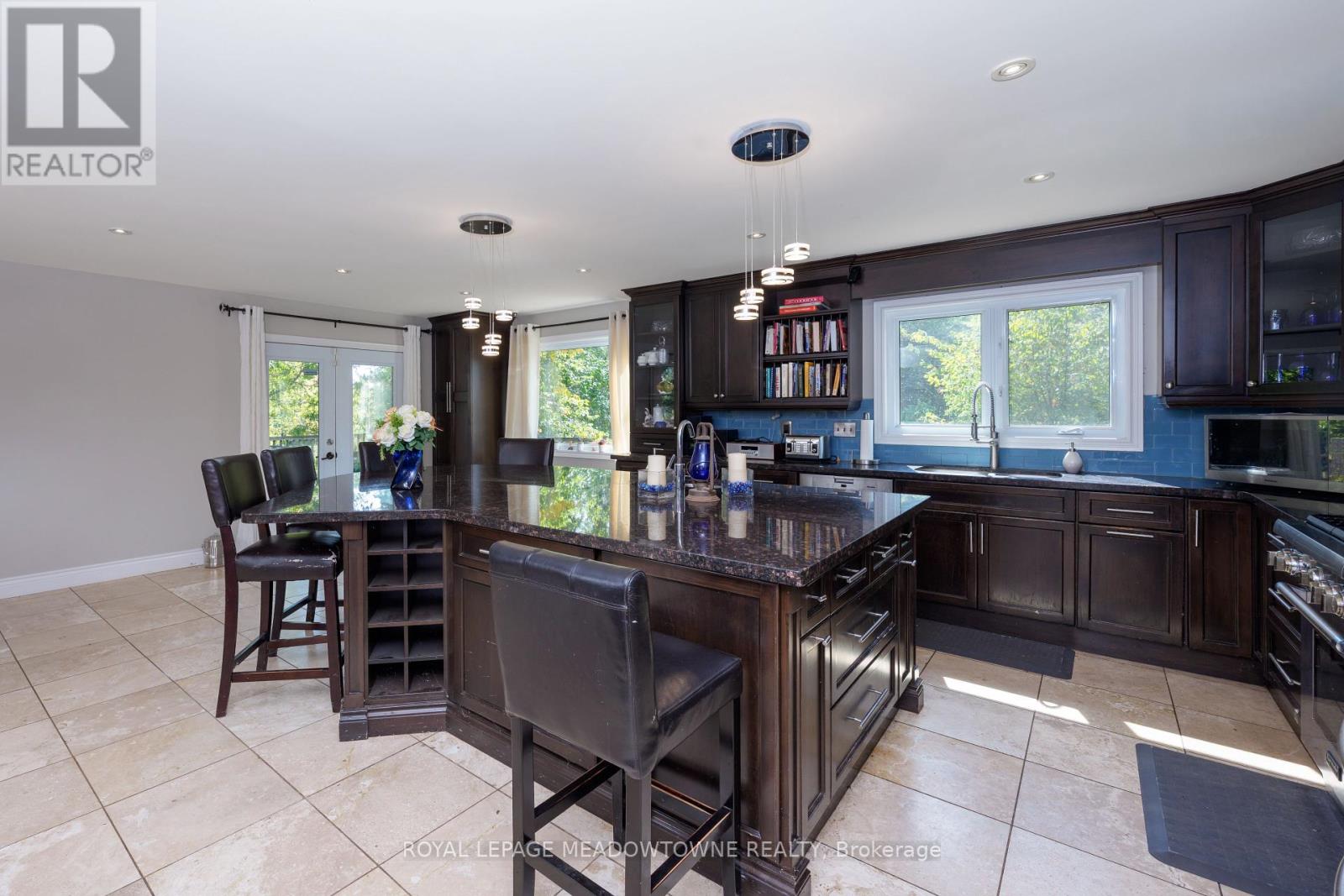 1 Cassidy Lane, Caledon, Ontario  L7C 1P5 - Photo 7 - W12411877
