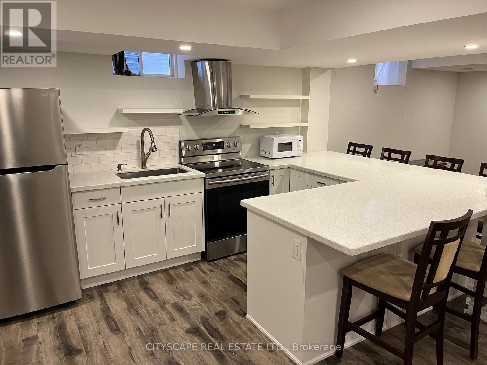 27 Seafair Crescent, Brampton, Ontario  L6Y 4Y8 - Photo 1 - W12411879
