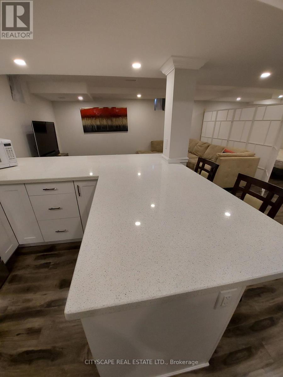27 Seafair Crescent, Brampton, Ontario  L6Y 4Y8 - Photo 13 - W12411879