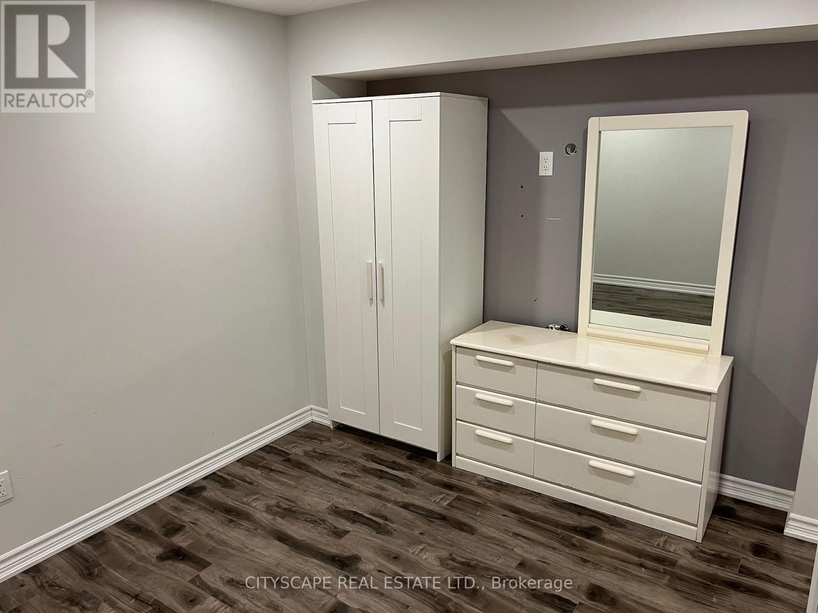 27 Seafair Crescent, Brampton, Ontario  L6Y 4Y8 - Photo 6 - W12411879