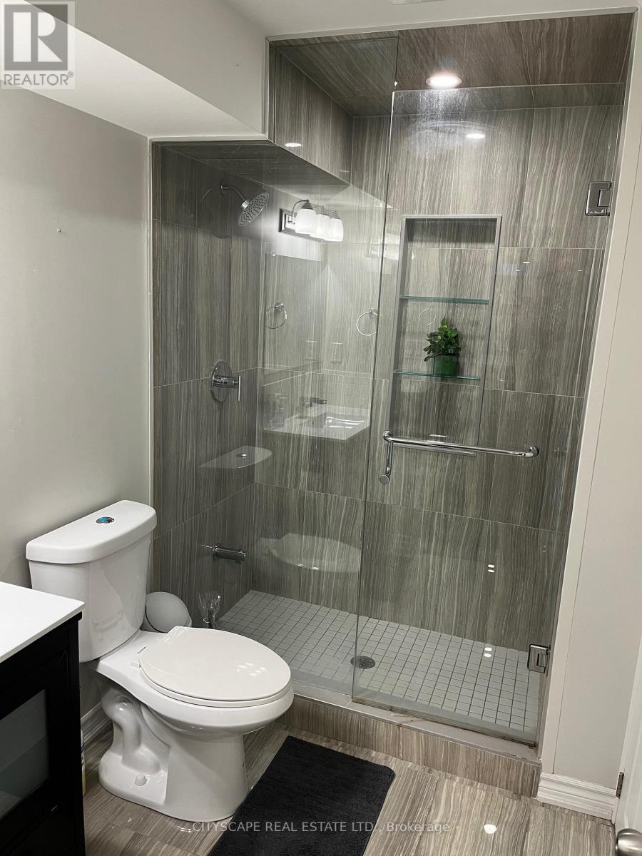 27 Seafair Crescent, Brampton, Ontario  L6Y 4Y8 - Photo 7 - W12411879