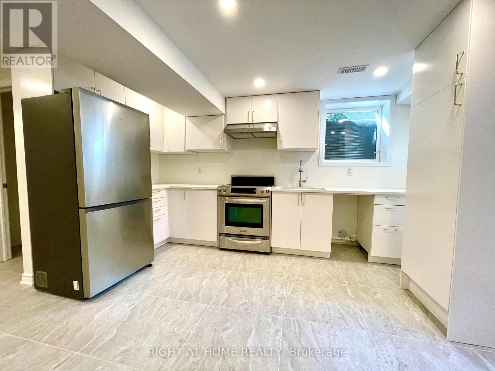 Basement - 106 Vivians Crescent, Brampton, Ontario  L6Y 4V4 - Photo 2 - W12411944