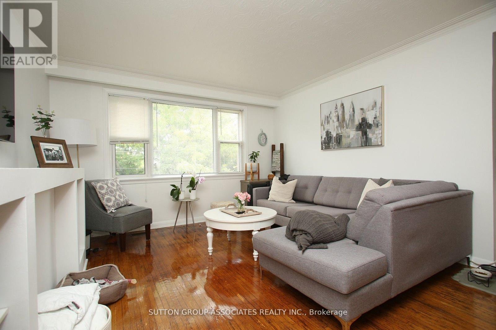 2nd Fl. - 134 Grand Avenue, Toronto, Ontario  M8Y 2Z5 - Photo 10 - W12411978