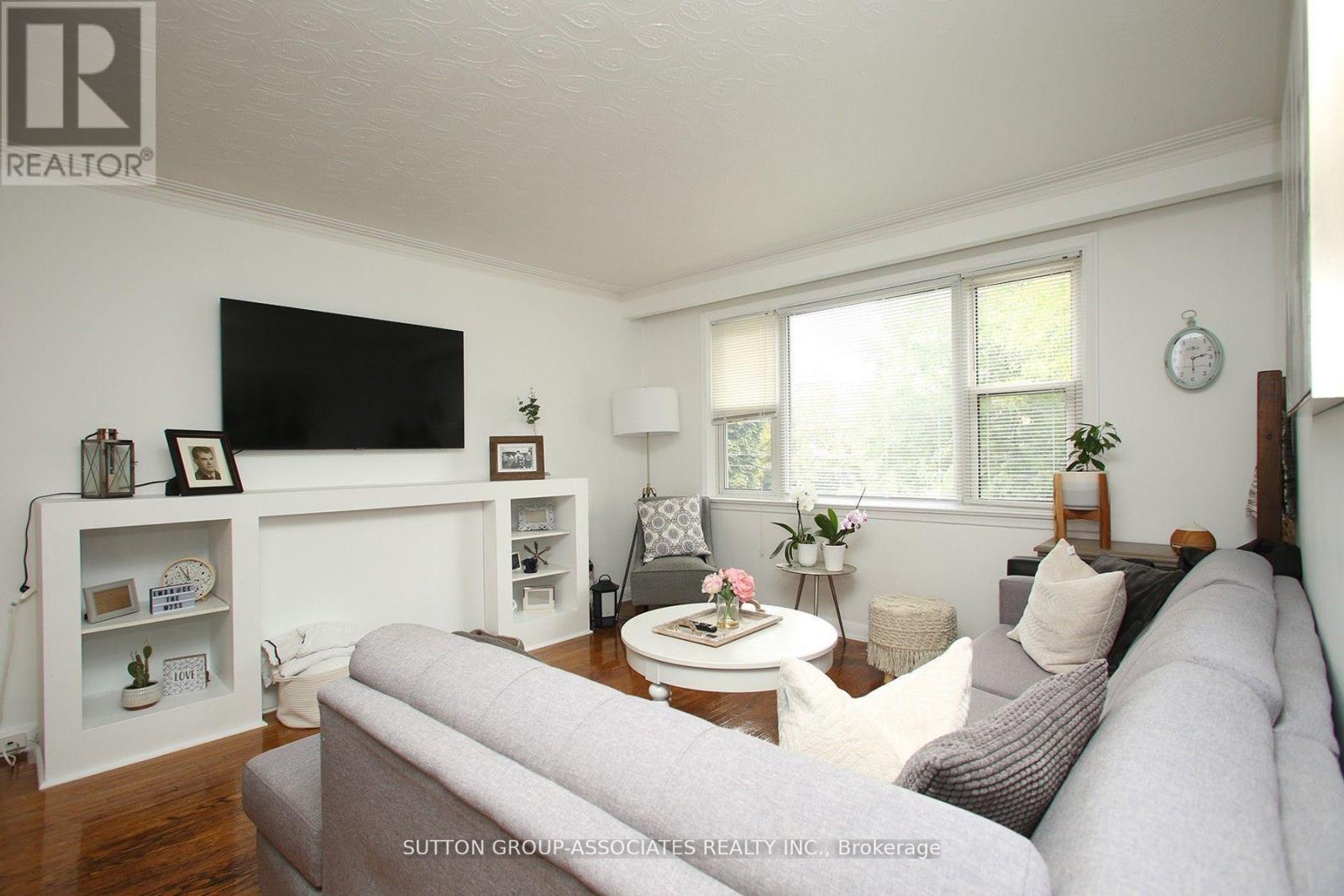 2nd Fl. - 134 Grand Avenue, Toronto, Ontario  M8Y 2Z5 - Photo 11 - W12411978
