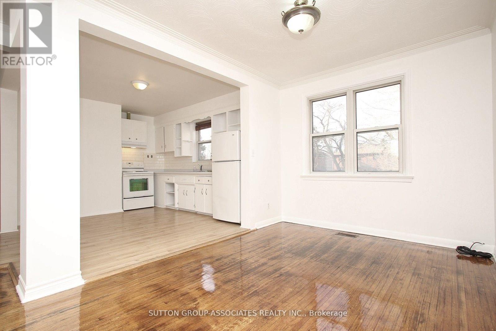 2nd Fl. - 134 Grand Avenue, Toronto, Ontario  M8Y 2Z5 - Photo 12 - W12411978