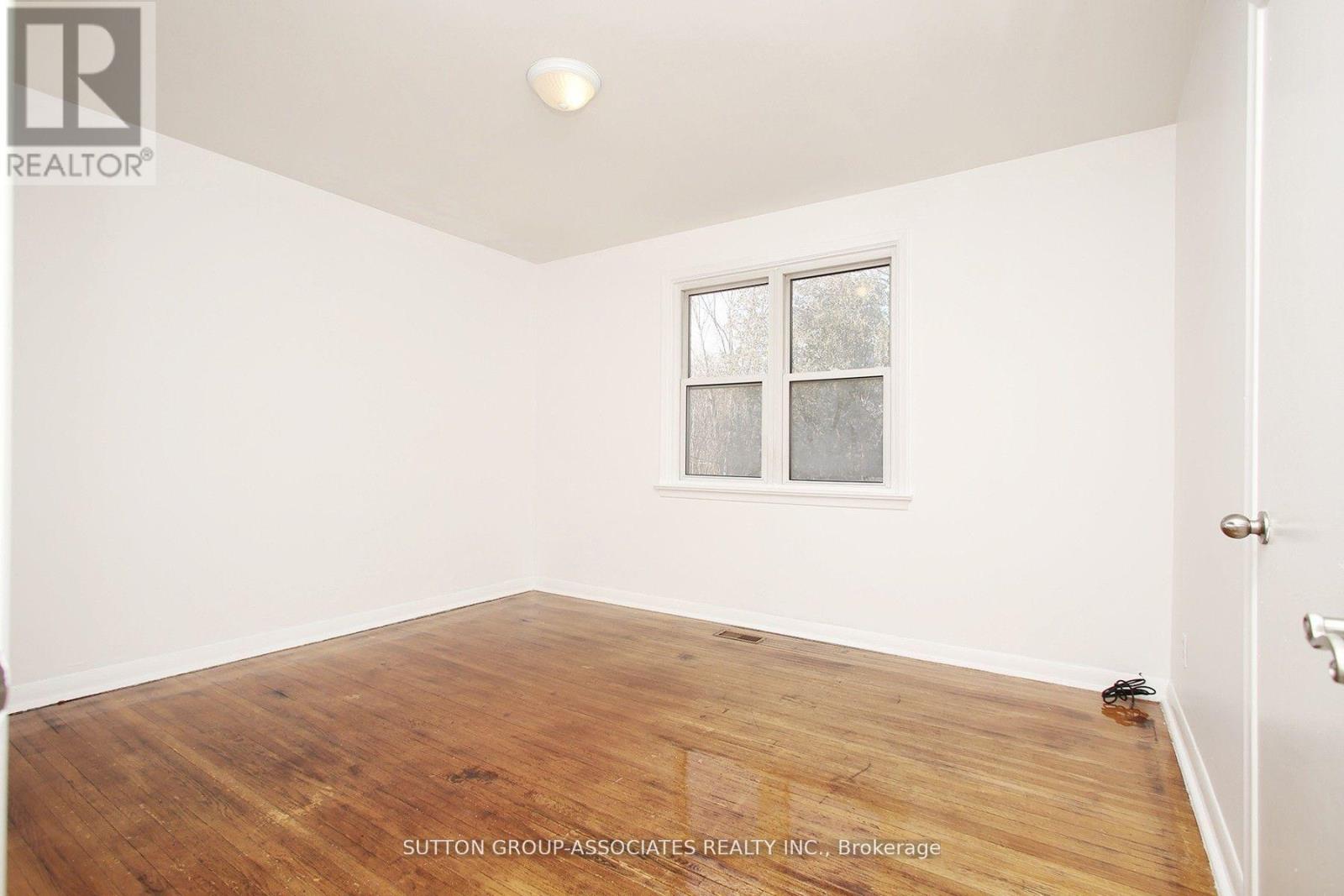 2nd Fl. - 134 Grand Avenue, Toronto, Ontario  M8Y 2Z5 - Photo 17 - W12411978