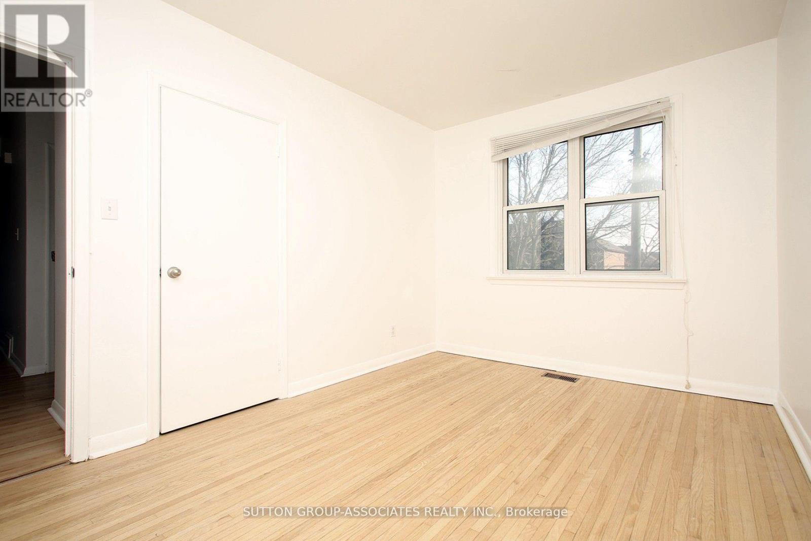 2nd Fl. - 134 Grand Avenue, Toronto, Ontario  M8Y 2Z5 - Photo 19 - W12411978
