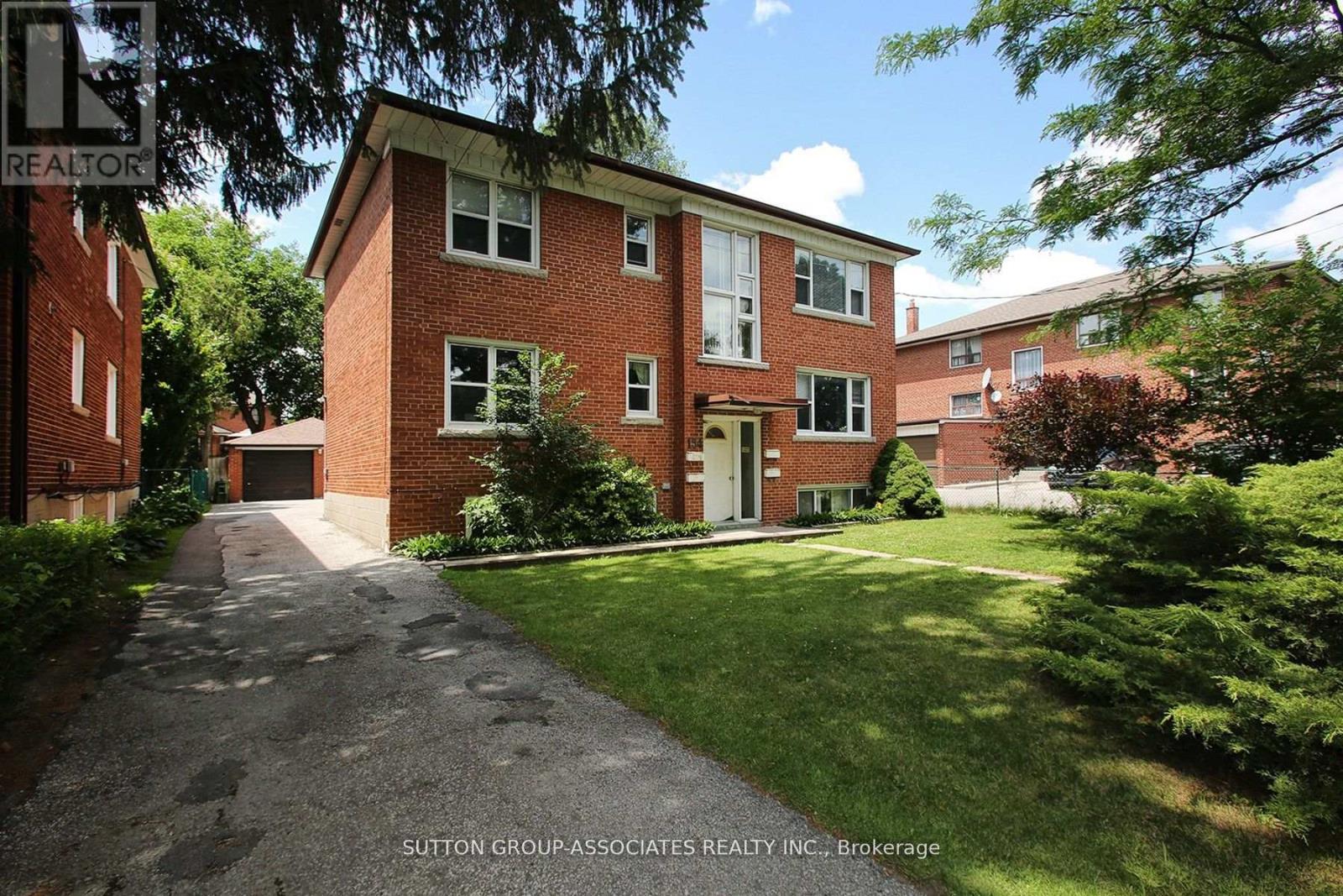 2nd Fl. - 134 Grand Avenue, Toronto, Ontario  M8Y 2Z5 - Photo 2 - W12411978