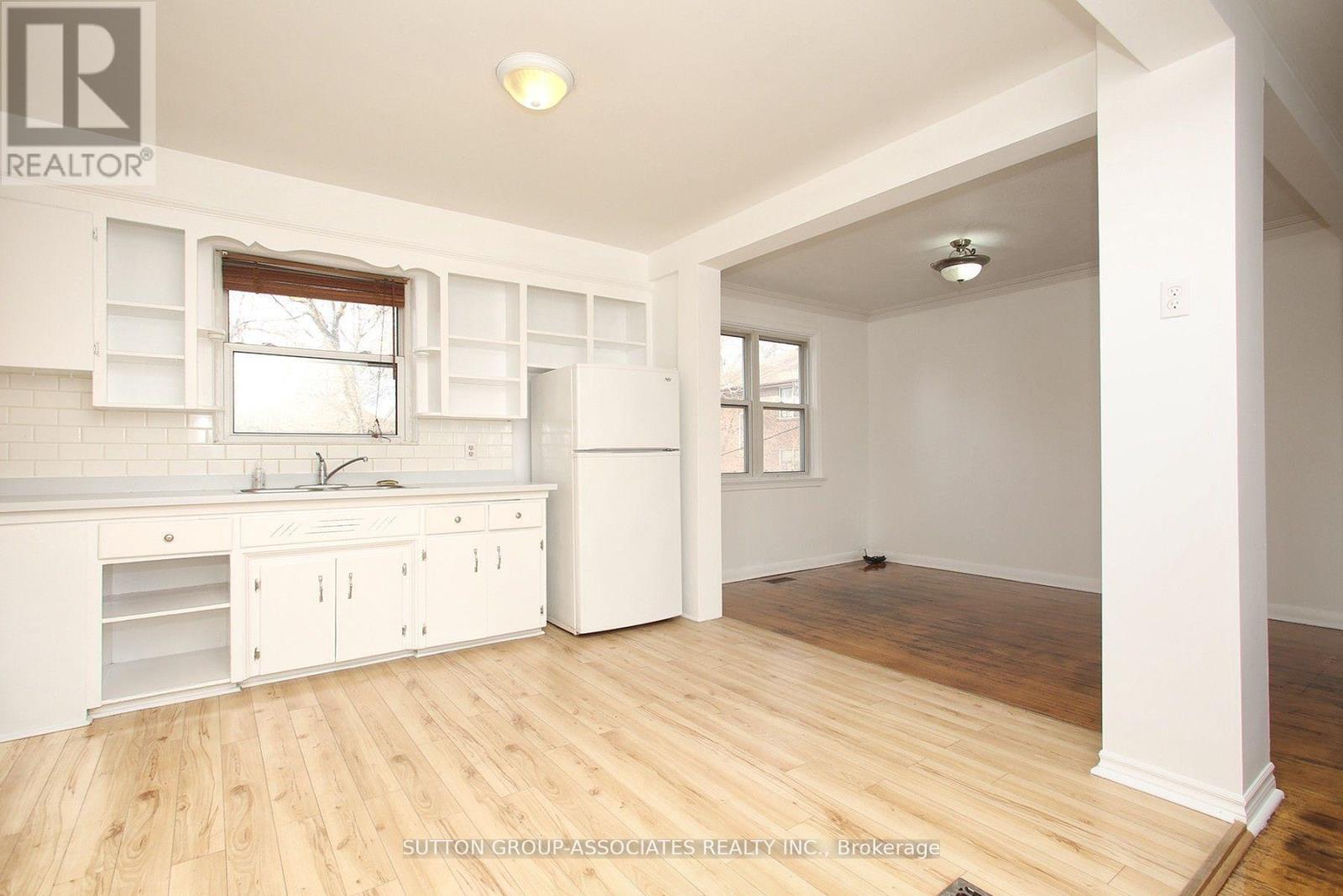 2nd Fl. - 134 Grand Avenue, Toronto, Ontario  M8Y 2Z5 - Photo 6 - W12411978