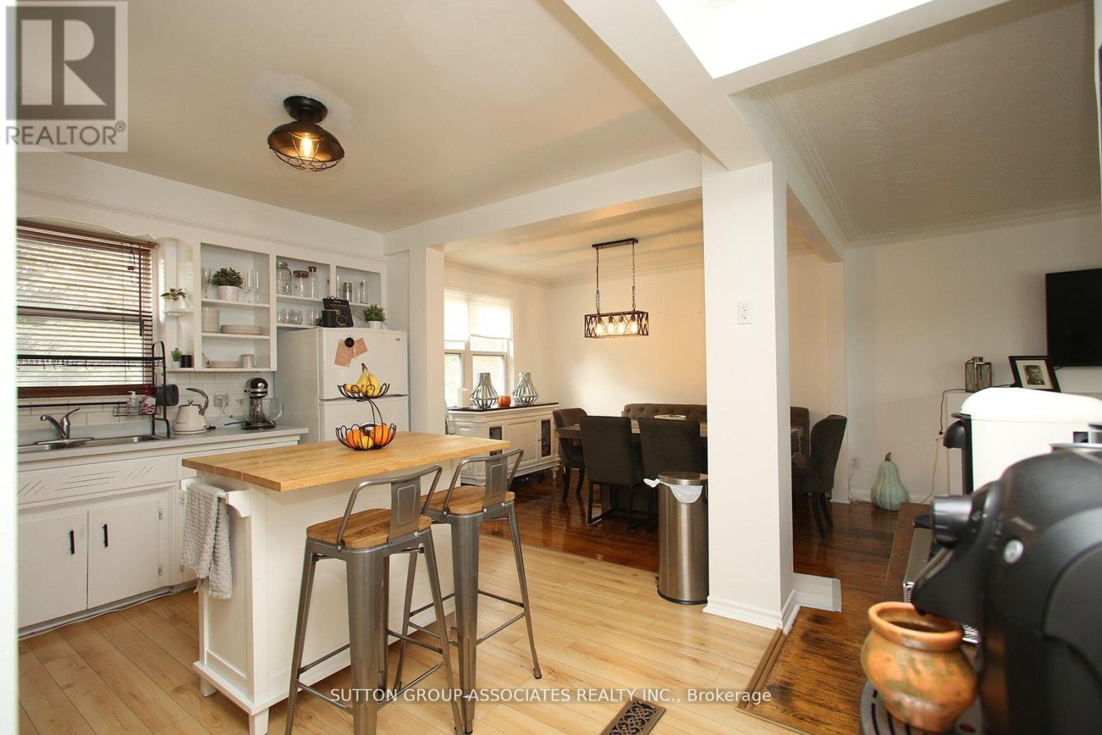 2nd Fl. - 134 Grand Avenue, Toronto, Ontario  M8Y 2Z5 - Photo 8 - W12411978
