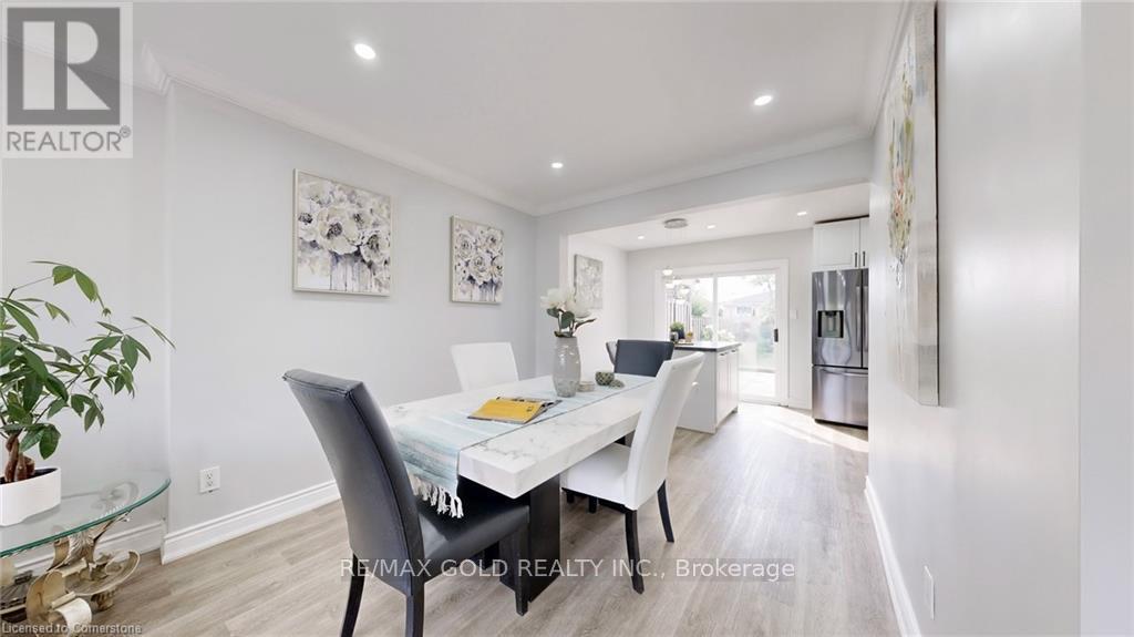 28 Navenby Crescent, Toronto, Ontario  M9L 1B2 - Photo 12 - W12412038