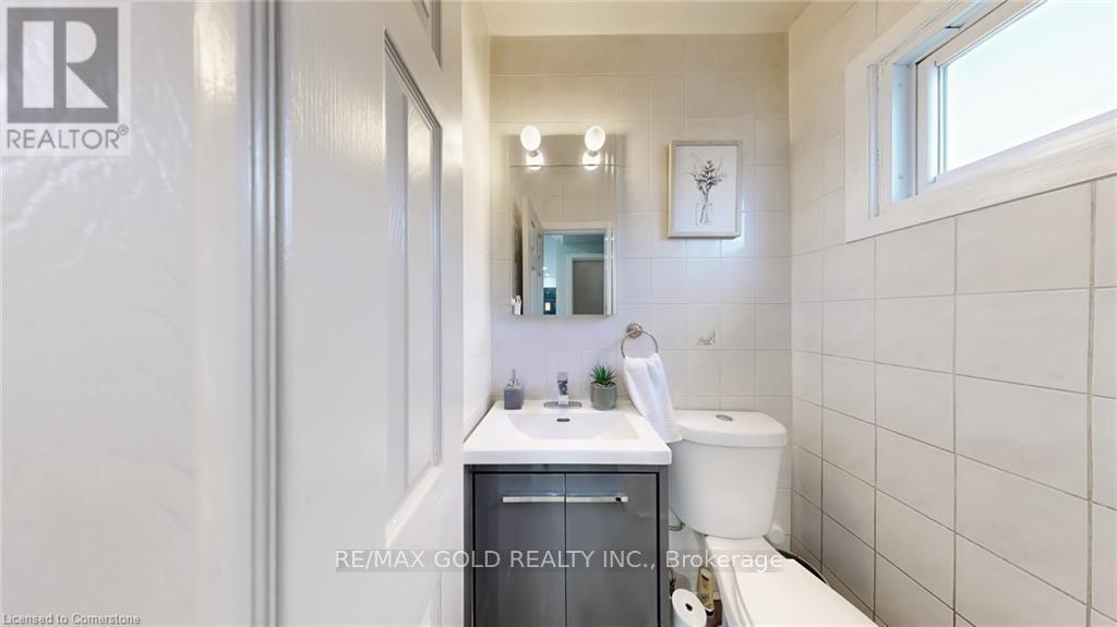 28 Navenby Crescent, Toronto, Ontario  M9L 1B2 - Photo 18 - W12412038