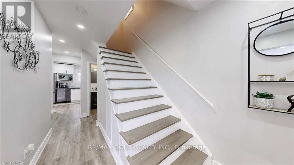 28 Navenby Crescent, Toronto, Ontario  M9L 1B2 - Photo 19 - W12412038