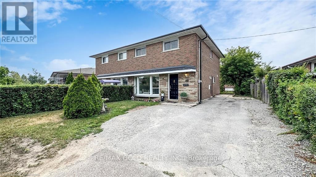 28 Navenby Crescent, Toronto, Ontario  M9L 1B2 - Photo 2 - W12412038