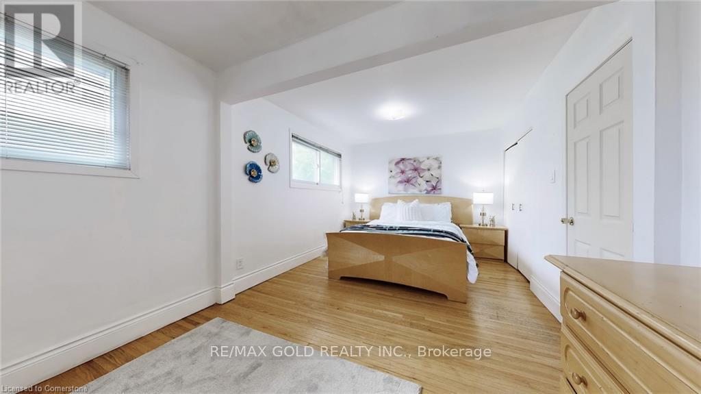 28 Navenby Crescent, Toronto, Ontario  M9L 1B2 - Photo 21 - W12412038