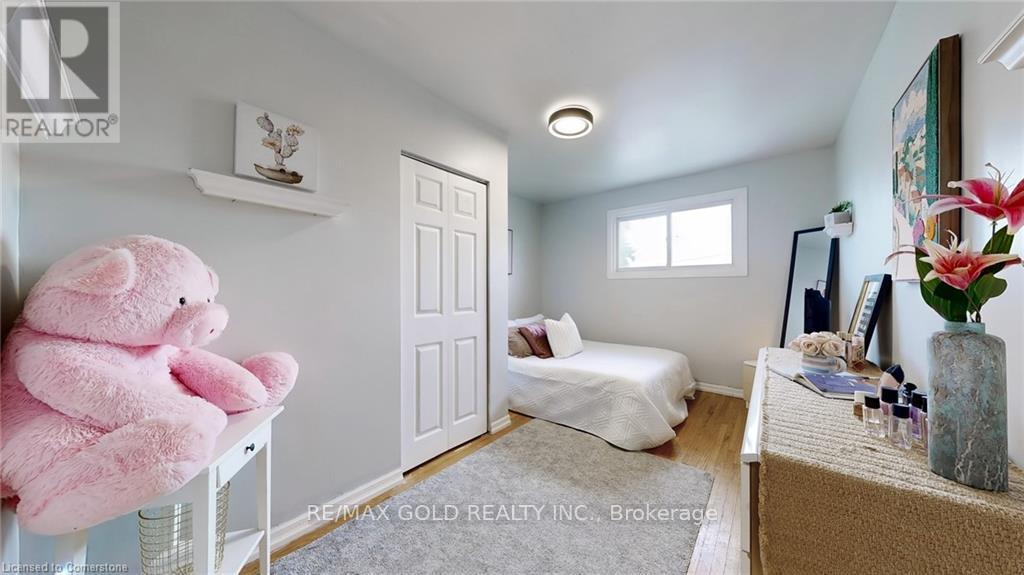 28 Navenby Crescent, Toronto, Ontario  M9L 1B2 - Photo 24 - W12412038