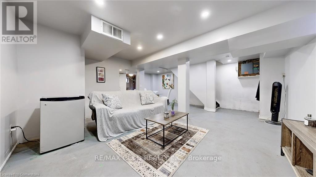 28 Navenby Crescent, Toronto, Ontario  M9L 1B2 - Photo 35 - W12412038