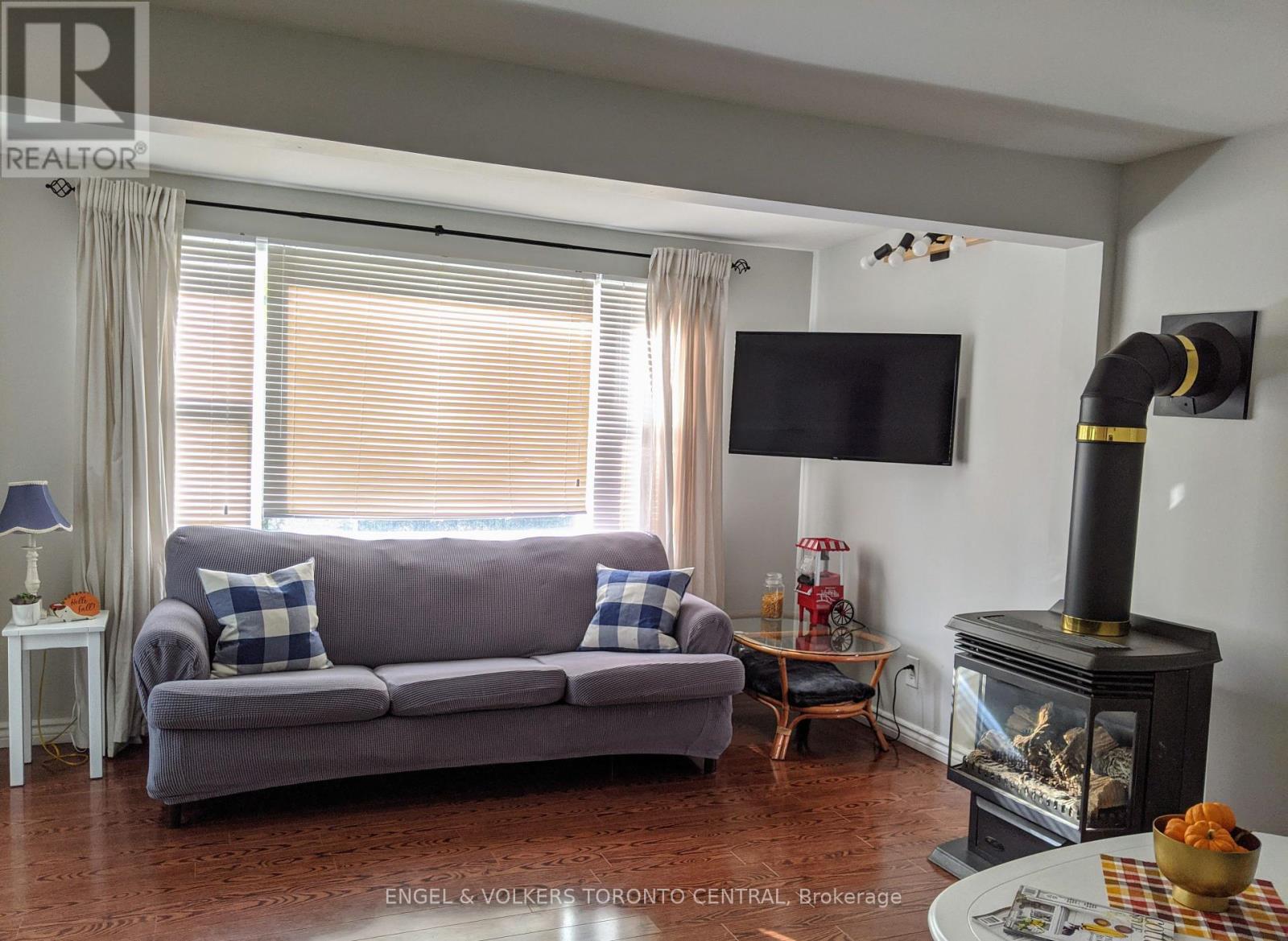 55 47th Street N, Wasaga Beach, Ontario  L9Z 1Y5 - Photo 2 - S12335348