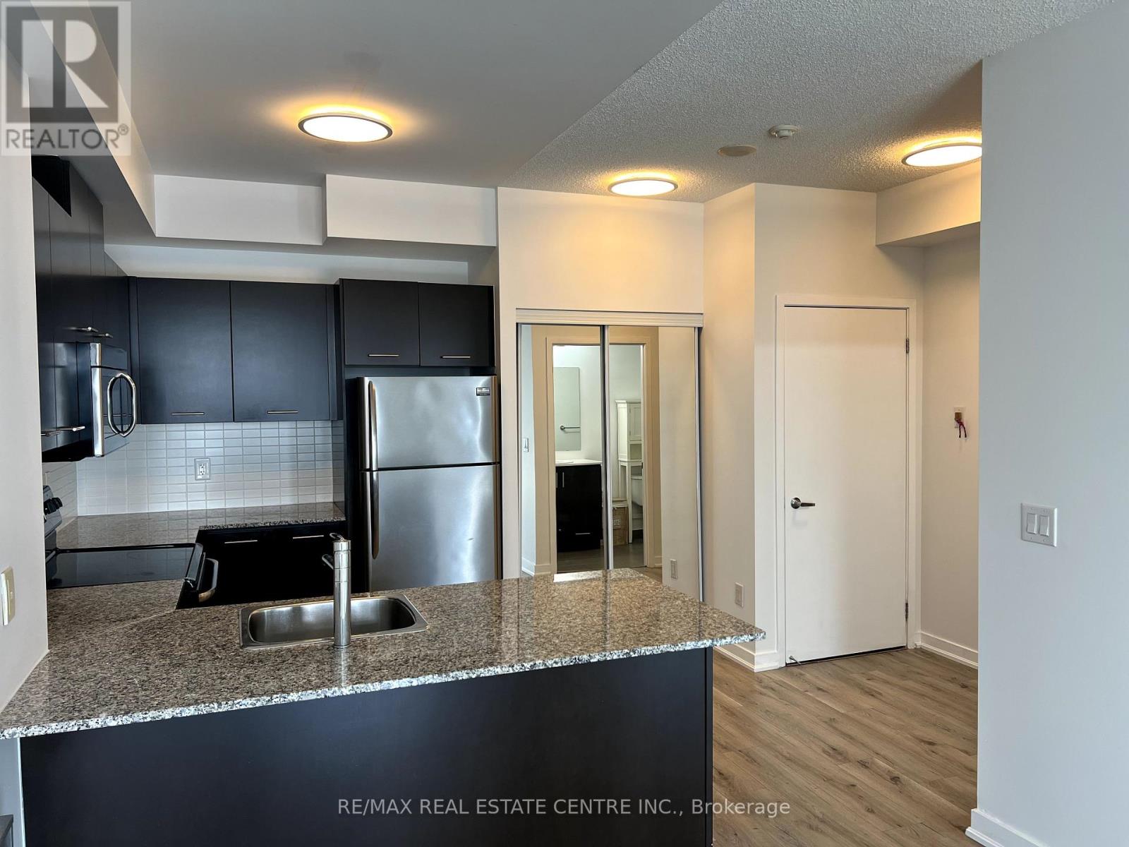 1006 - 365 Prince Of Wales Drive, Mississauga, Ontario  L5B 0G6 - Photo 3 - W12411424