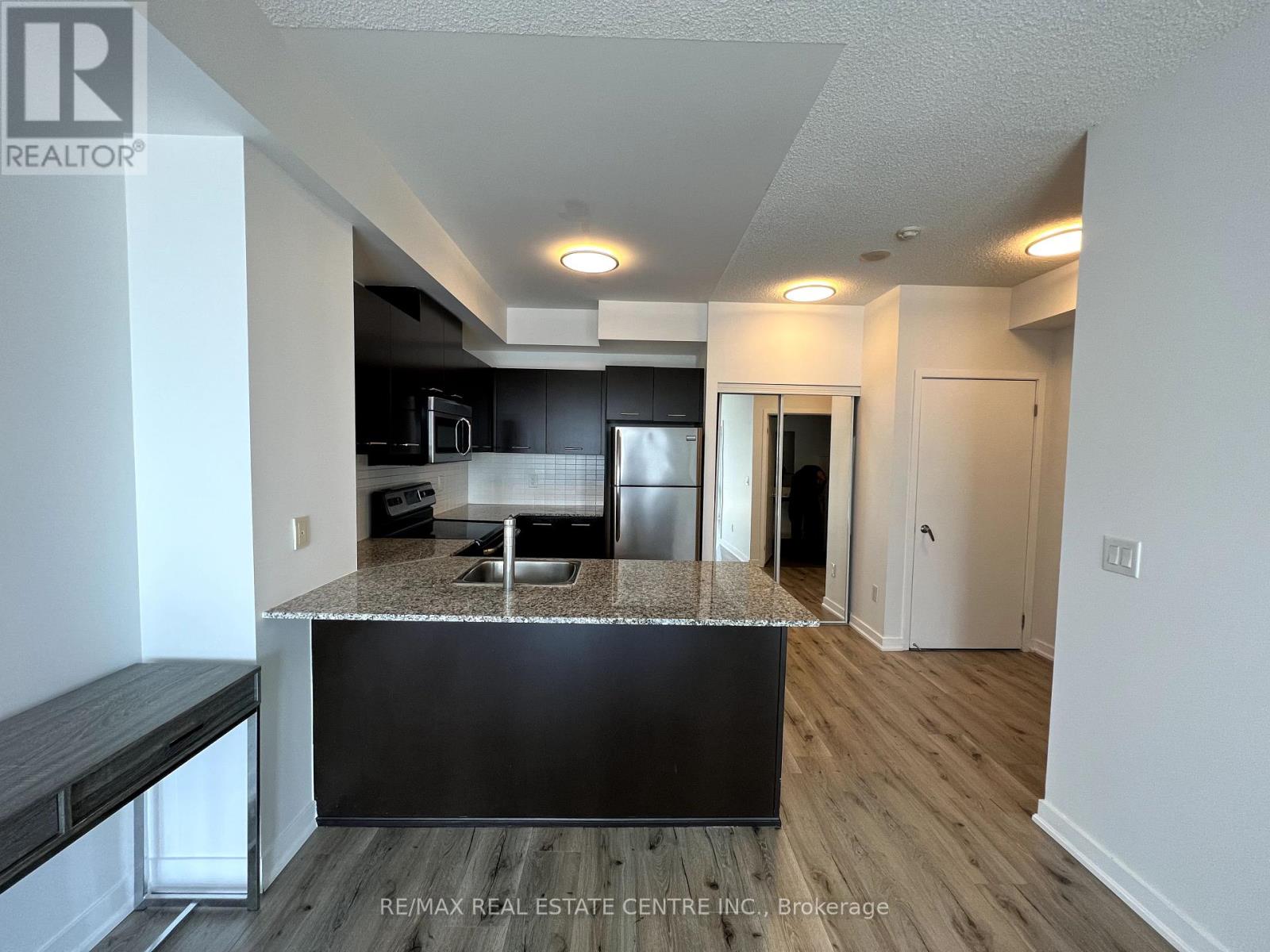1006 - 365 Prince Of Wales Drive, Mississauga, Ontario  L5B 0G6 - Photo 7 - W12411424