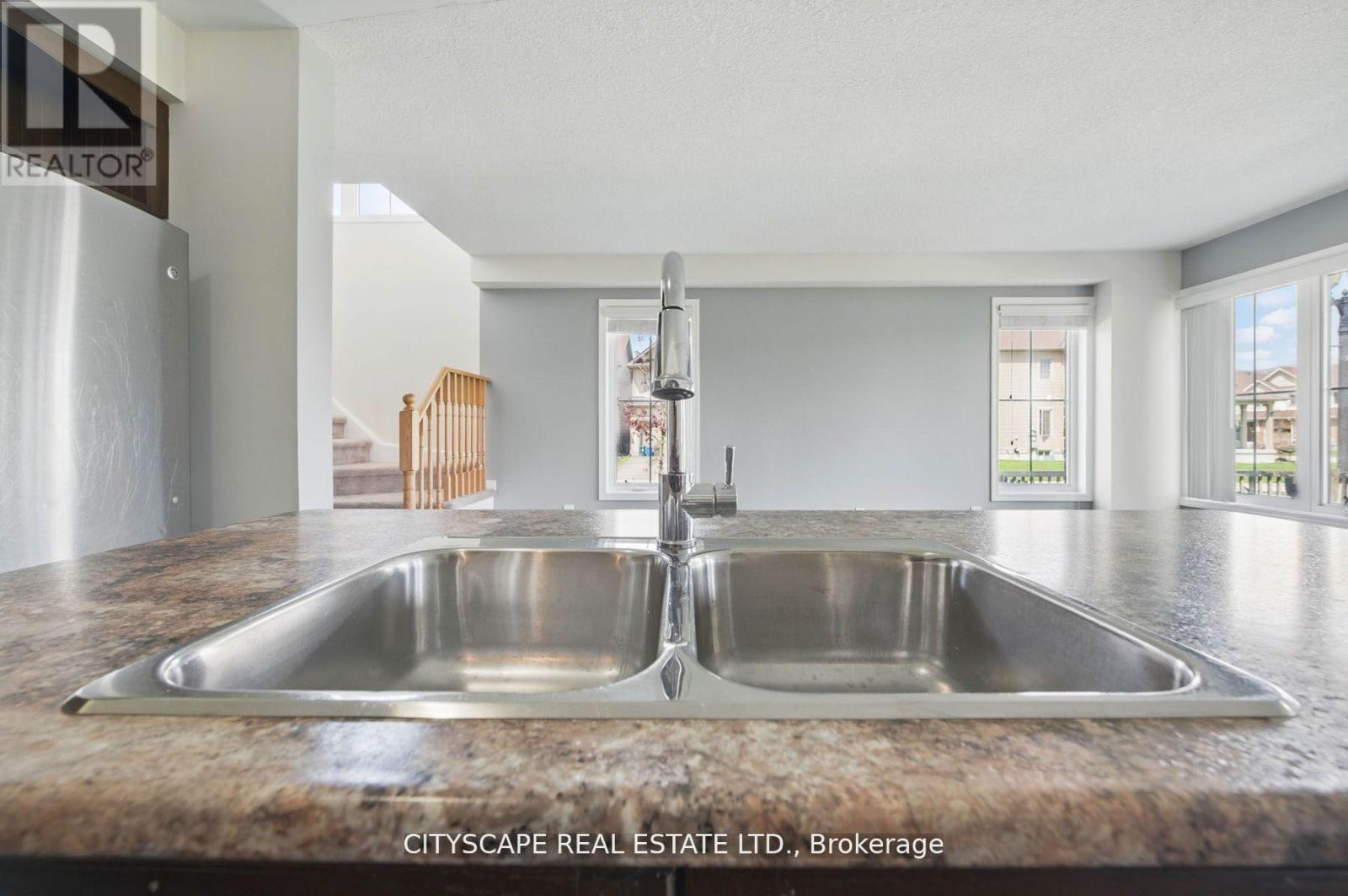 8485 Primrose Lane, Niagara Falls, Ontario  L2H 0K8 - Photo 10 - X12411984