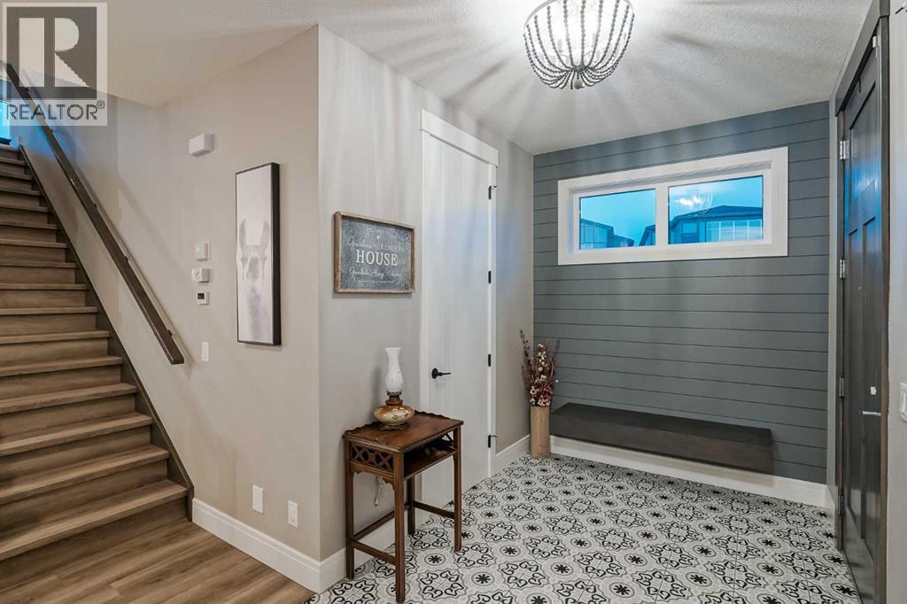 Property at 60 Walcrest Hill SE image 3