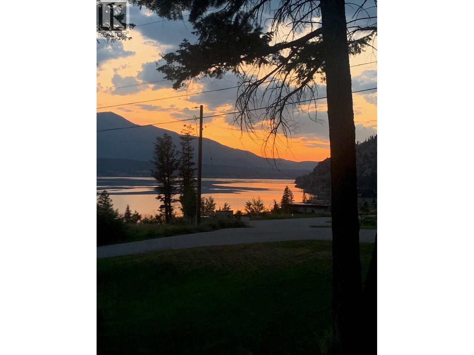 8380 Richardson Crescent, Canal Flats, British Columbia  V0B 1B0 - Photo 3 - 10362810