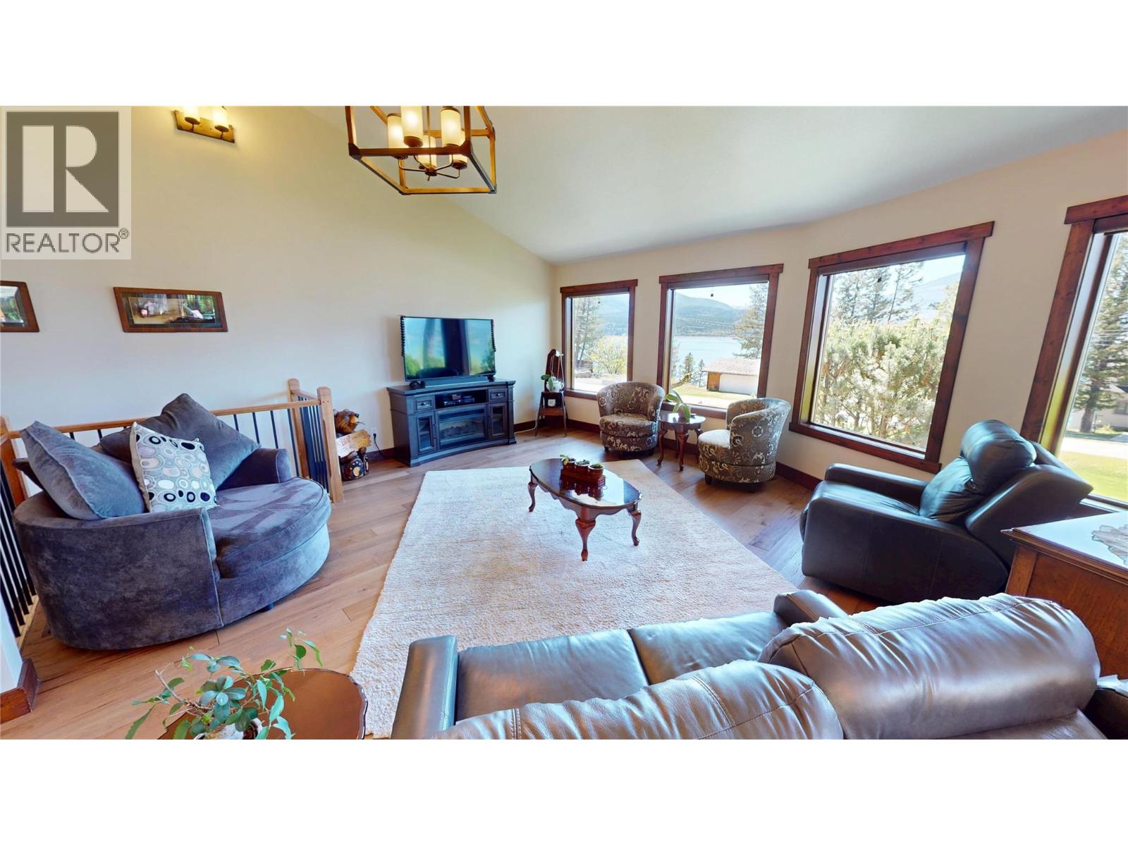 8380 Richardson Crescent, Canal Flats, British Columbia  V0B 1B0 - Photo 9 - 10362810