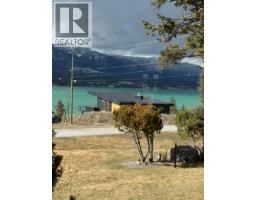 8380 RICHARDSON Crescent, canal flats, British Columbia