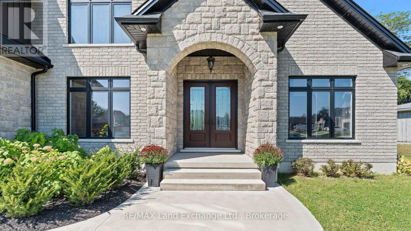 939 Bogdanovic Way, Huron-Kinloss, Ontario  N2Z 0H4 - Photo 3 - X12412247
