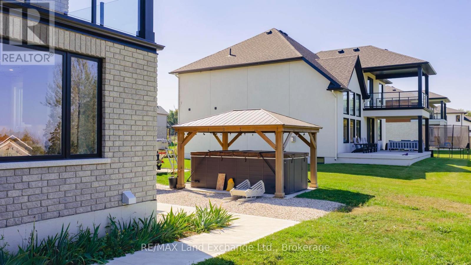 939 Bogdanovic Way, Huron-Kinloss, Ontario  N2Z 0H4 - Photo 47 - X12412247