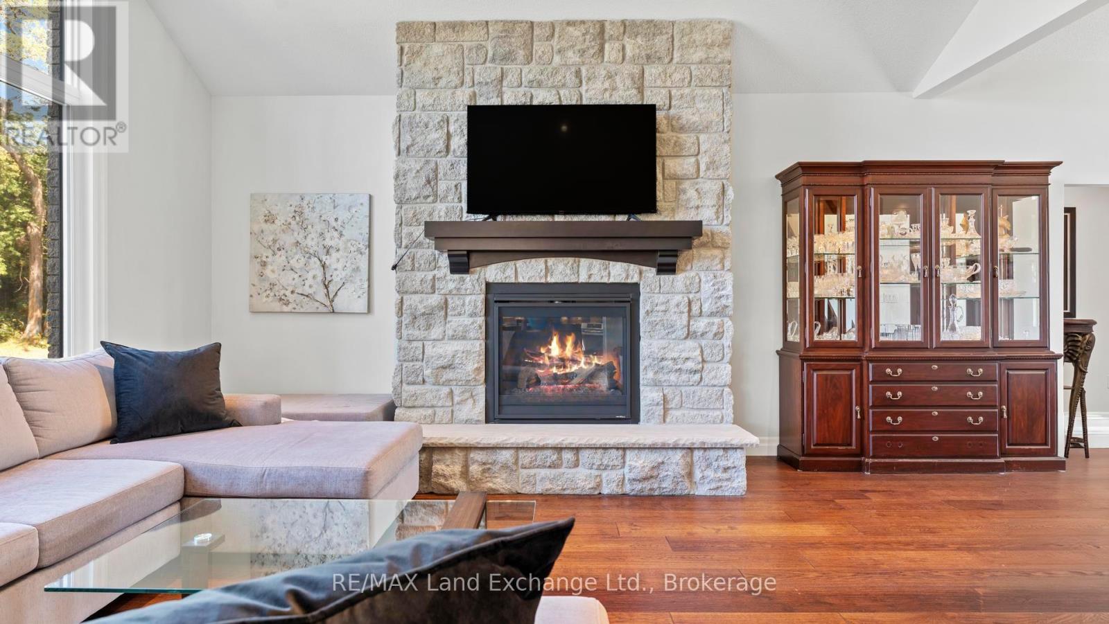 939 Bogdanovic Way, Huron-Kinloss, Ontario  N2Z 0H4 - Photo 9 - X12412247