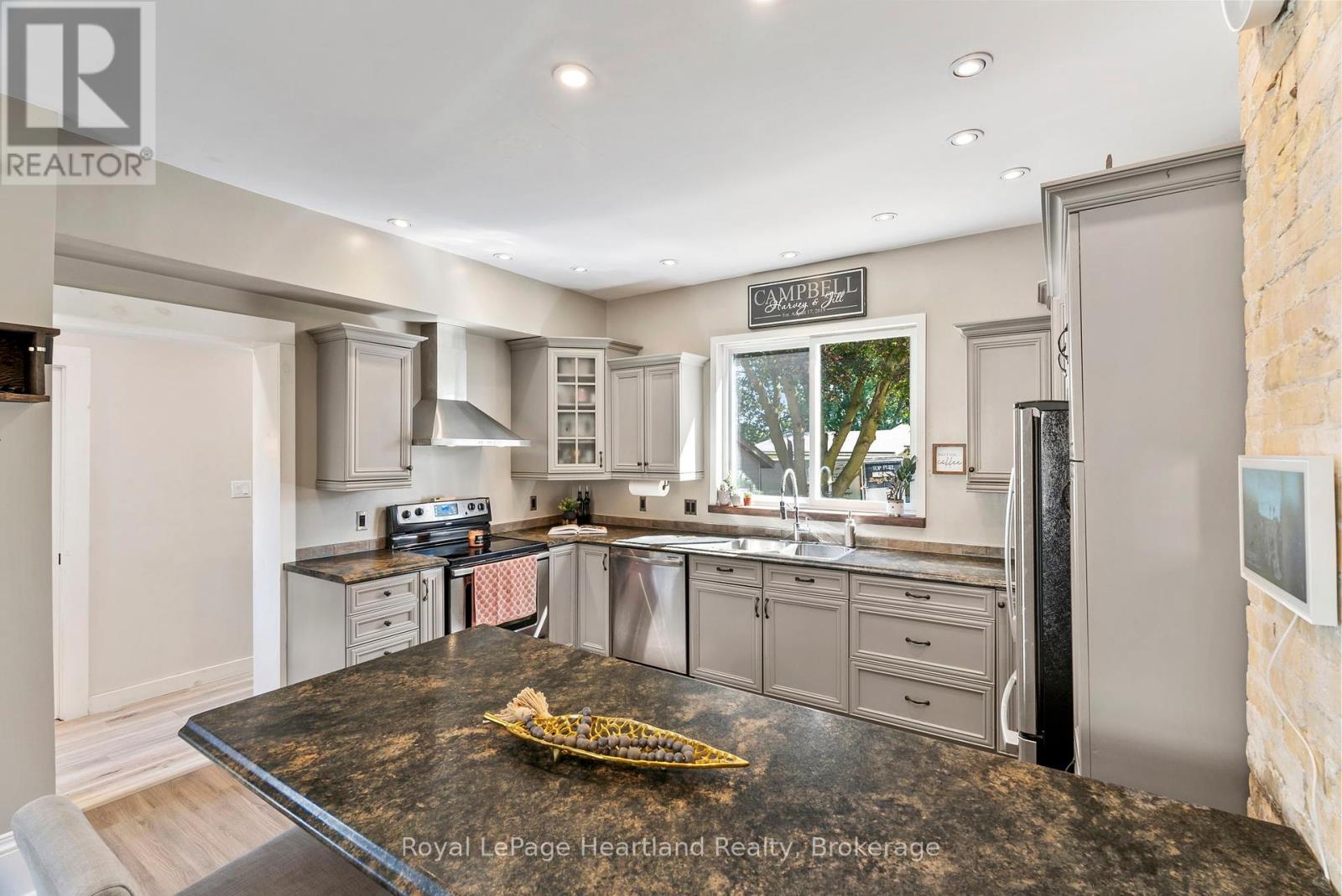 555 Raglan Street, Minto, Ontario  N0G 2P0 - Photo 13 - X12412249