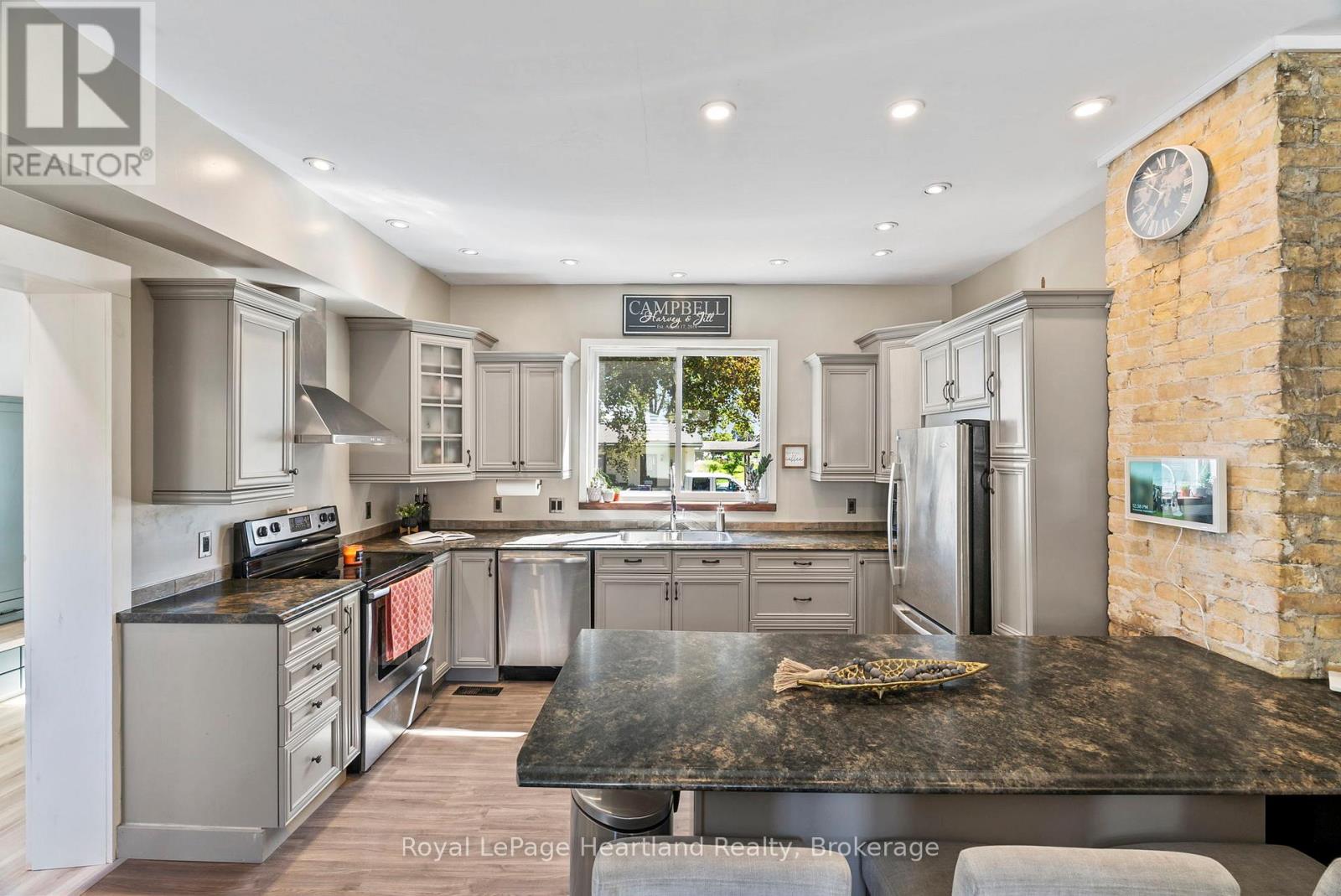 555 Raglan Street, Minto, Ontario  N0G 2P0 - Photo 14 - X12412249
